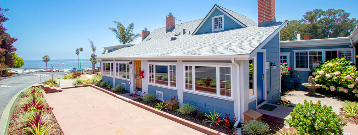 Edgewater Beach Inn exterior